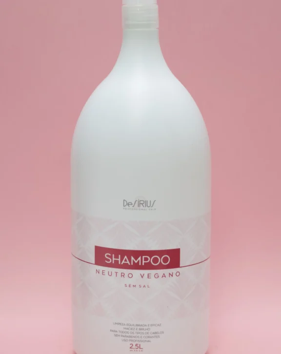 Shampoo Neutro pode ser usado diariamente. Permite um limpeza suave, sem agredir aos fios. Produto profissional indicado para todos os tipos de cabelos. Vegano. Livre de Sal.